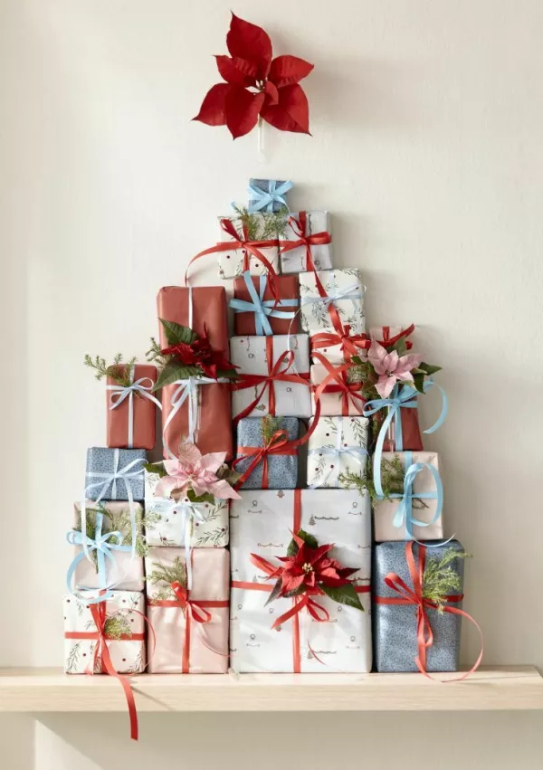 Doma narejen adventni koledar skriva presenečenja s v 24 ljubeče zavitih kartonskih &scaron;katlah. F Stars for Europe 