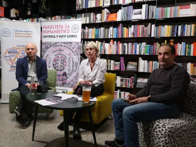 jezikoslovca Špela Vintar in Kozma Ahačič, Franc Lanko Marušič. / Foto: Nataša Bucik Ozebek