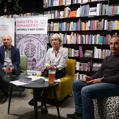 jezikoslovca Špela Vintar in Kozma Ahačič, Franc Lanko Marušič. / Foto: Nataša Bucik Ozebek