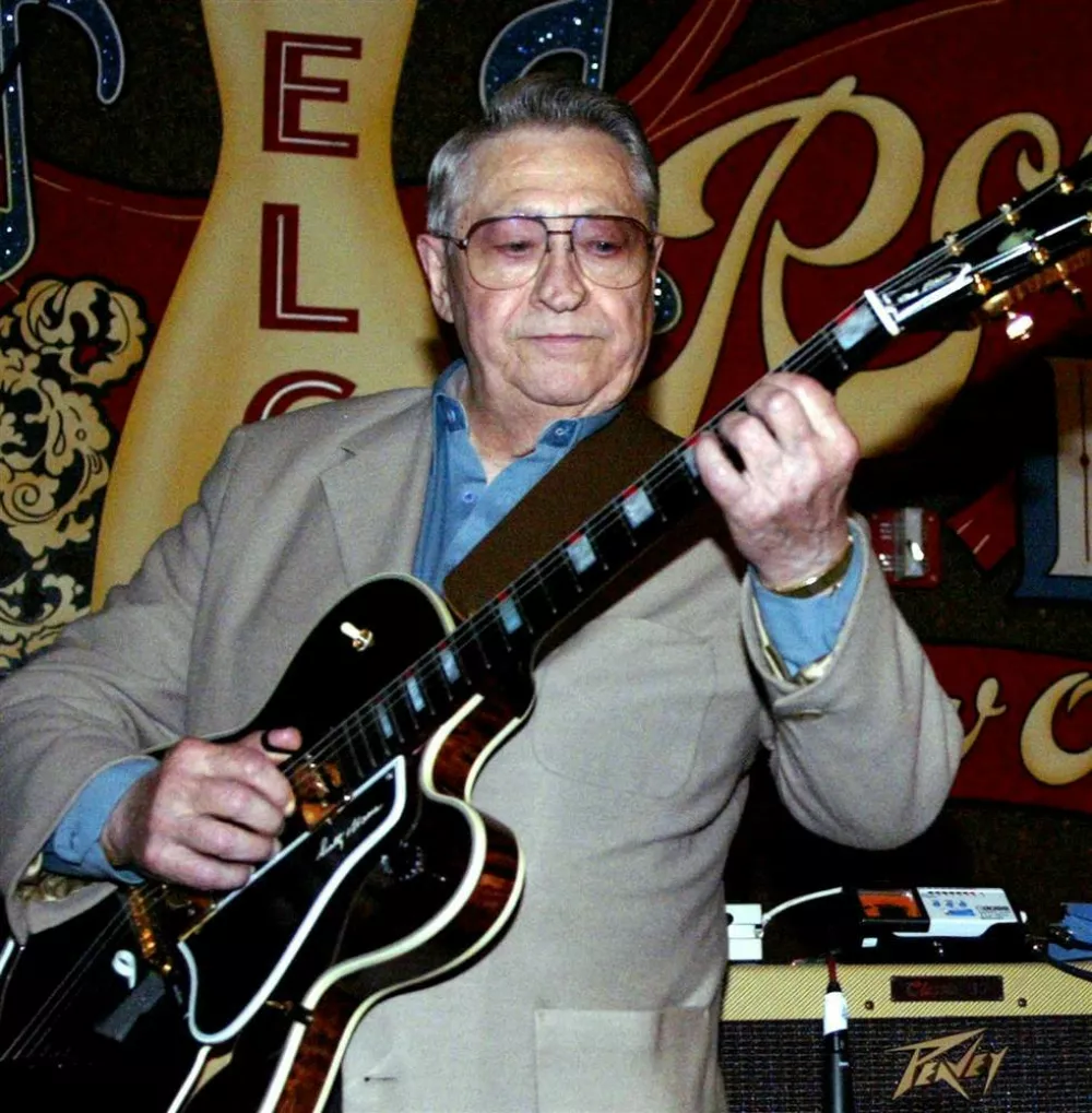 Scotty-Moore.jpg fiouhi ouiosuz izilw 