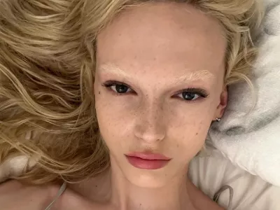 Alex Consani je postala prva transspolna ženska, ki je osvojila naziv manekenka leta. F IG