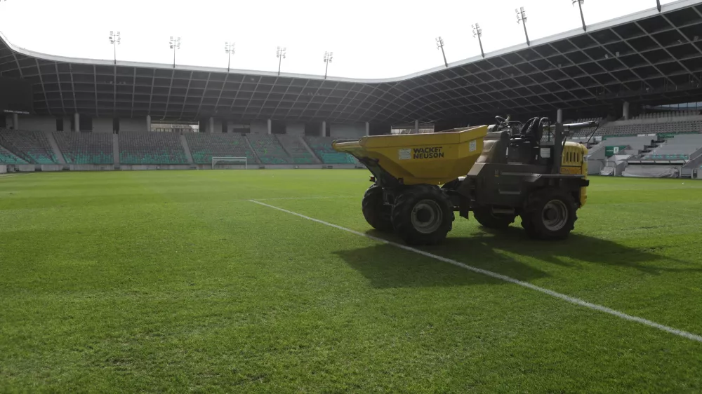 - 04.03.2024 – stadion Stožice - nogometno igrišče - zamenjava igralne površine - zelenica //FOTO: Luka Cjuha