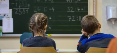 ﻿simbolična fotografija - šolstvo - pouk - šolska tabla - računaje - matematika - učilnica - - 25.11.2019 – Osnovna šola OŠ Sostro - Podružnična šola Prežganje v Ljubljani - Zalog, //FOTO: Luka Cjuha.