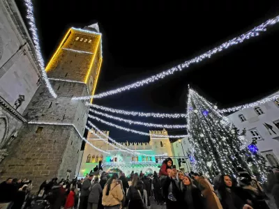 prižig lučk koper / Foto: Katja Gleščič 