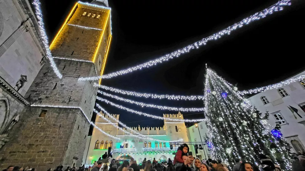 prižig lučk koper / Foto: Katja Gleščič 