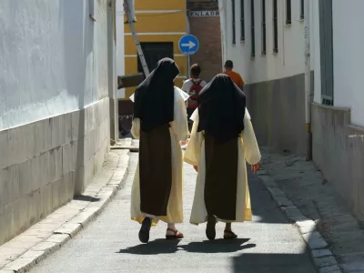 EDM5TN Two nuns walking through Seville Spain