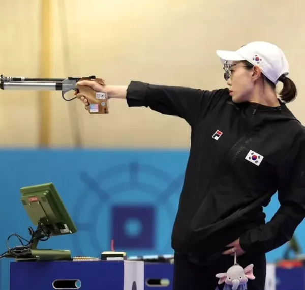 Kim Ye-ji, 32-letna dobitnica srebrne olimpijske medalje, je s svojim stilom streljanja navdušila svet. F Instagram/kimyeji.official