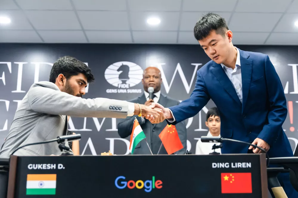 25 November 2024, Singapore: Chinese chess grandmaster Ding Liren (R) faces off with Indian chess grandmaster Dommaraju Gukesh during the first game of the World Chess Championship. Photo: Seshadri Sukumar/ZUMA Press Wire/dpa