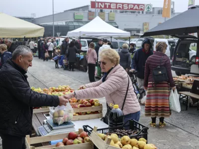 - 02.11.2024 - Tržnica živil pri Interspar Vič//FOTO: Jaka Gasar