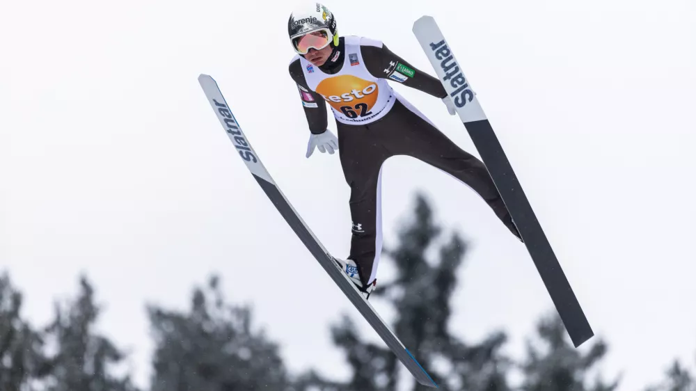 09 December 2022, Baden-Wuerttemberg, Titisee-Neustadt: Slovenia's Anze Lanisek competes in the Men's Large Hill Individual competition HS142 at the FIS Ski Jumping World Cup. Photo: Philipp von Ditfurth/dpa