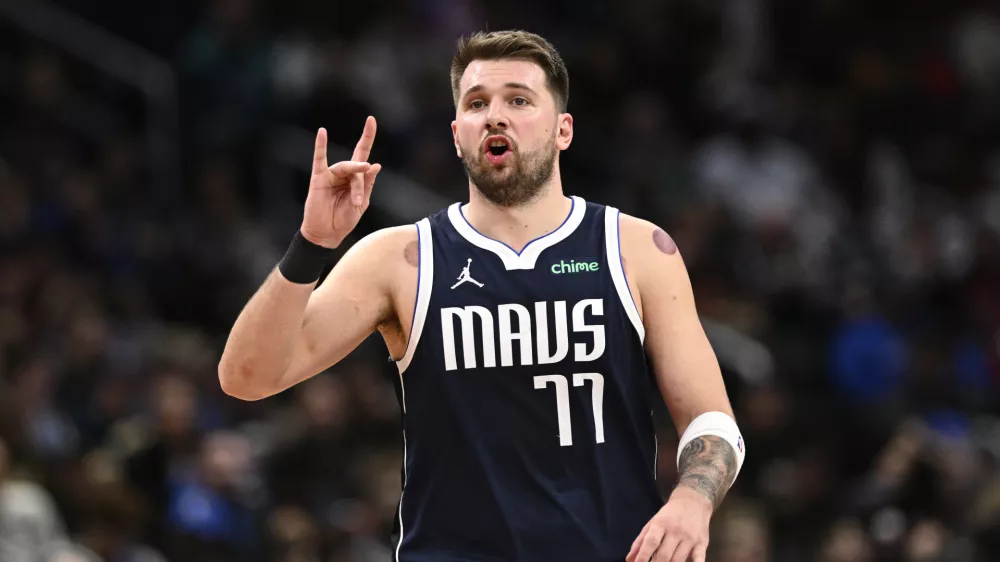 Dallas Mavericks guard Luka Doncic (77) gestures during the second half of an NBA basketball game against the Washington Wizards, Thursday, Dec. 5, 2024, in Washington. The Mavericks won 137-101. (AP Photo/Nick Wass)