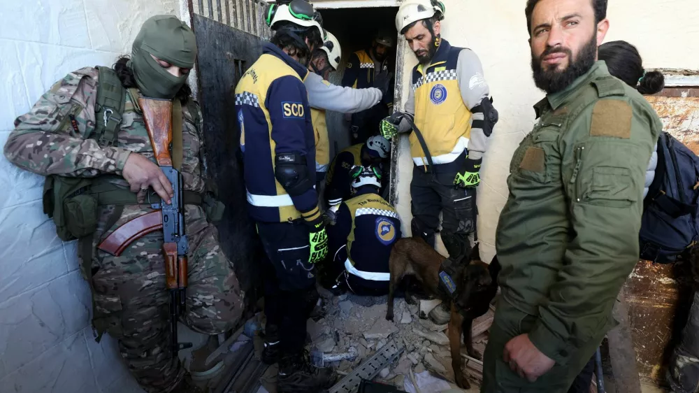 Members of the Syrian civil defence group, known as the White Helmets, search for prisoners at Sednaya prison, with rebel fighters around, after rebels seized the capital and announced that they have ousted President Bashar al-Assad in Sednaya, Syria, December 9, 2024. REUTERS/Amr Abdallah Dalsh    TPX IMAGES OF THE DAY