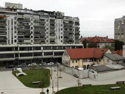 Stanja najemnega trga zdaj sistematično ne spremlja nihče, tako ne vemo, koliko stanovanj se oddaja, v kakšnem stanju so, niti kakšne so tržne najemnine. Fotografija je simbolična. Foto: Tomaž Skale