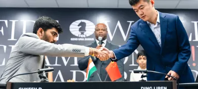 25 November 2024, Singapore: Chinese chess grandmaster Ding Liren (R) faces off with Indian chess grandmaster Dommaraju Gukesh during the first game of the World Chess Championship. Photo: Seshadri Sukumar/ZUMA Press Wire/dpa