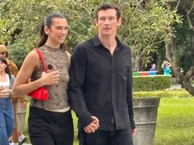 Letošnjega januarja se je prvič začelo šušljati, da se nekaj plete med pevko Duo Lipo in igralcem Callumom Turnerjem. F IG/Callum Turner