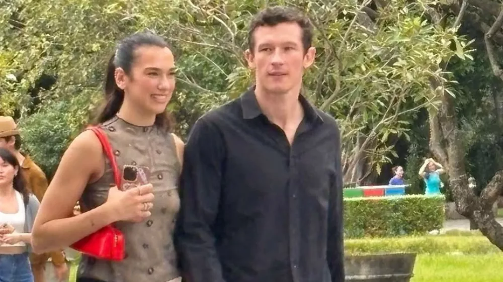 Letošnjega januarja se je prvič začelo šušljati, da se nekaj plete med pevko Duo Lipo in igralcem Callumom Turnerjem. F IG/Callum Turner