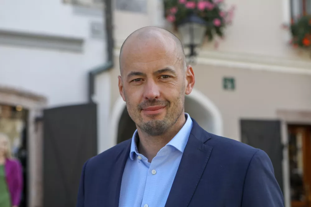 Tine Radinja, župan &Scaron;kofje Loke: &raquo;Računamo, da bomo v prihodnjem letu opravili 80 odstotkov vse načrtovane sanacije in se bomo v letu 2026 posvetili &scaron;e zaključni sanaciji po poplavah.&laquo; Foto:&nbsp;Foto:&nbsp;Tina Jereb