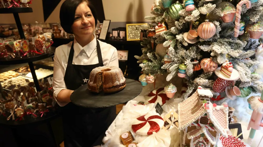 12.12,2024 - trgovina Deli, slaščičarna Zvezda, poticaFoto: Tomaž Skale