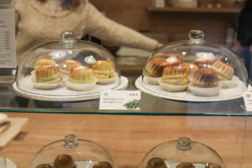 09.12.2024. Slasčičarna Le potica v stari Ljubljani. Mini potice.//FOTO: Bojan Velikonja