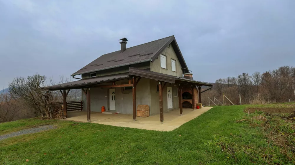 V vasi blizu Varaždina so v začetku decembra na dvorišču hiše našli zakopani trupelci dojenčkov. 