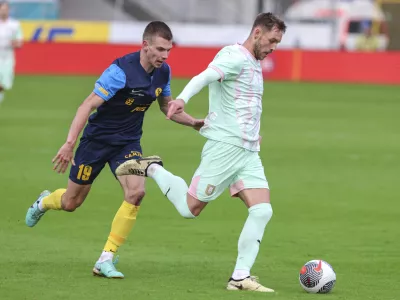 Pedro Lucas, Mark Zabukovnik- 03.11.2024 - nogomet - 1.SNL - Celje: Olimpija, stadion v Celju//FOTO: Jaka Gasar