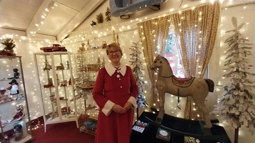 Domovanje gospe Božiček gosti razstavo starih igrač, imenovano Adventni časovni stroj otroških iger, ki obiskovalce na zanimiv način popelje skozi zgodovino igrač.