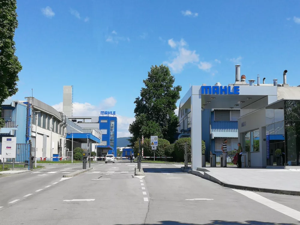﻿Nemški Mahle (nekdanja Iskra Avtoelektrika) naj bi število zaposlenih v Sloveniji zmanjšal za kar 610 ljudi. Foto: Jana Petkovšek Štakul 
