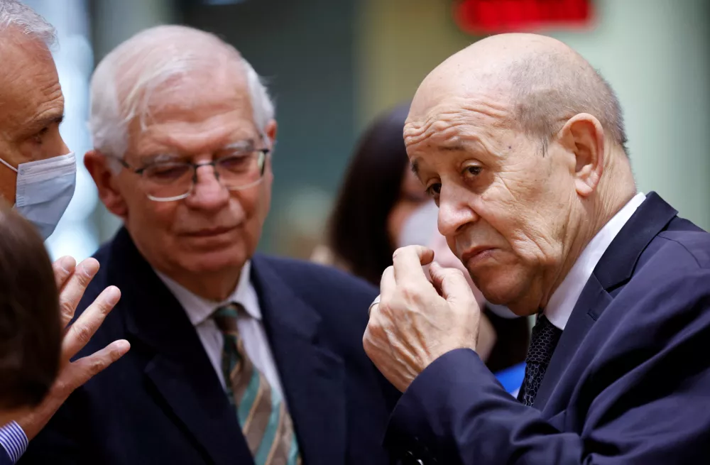 High Representative of the European Union for Foreign Affairs and Security Policy Josep Borrell and French European and Foreign Affairs Minister Jean-Yves Le Drian attend a EU Foreign Ministers meeting, amid Russia's invasion of Ukraine, in Brussels, Belgium March 21, 2022. REUTERS/Johanna Geron