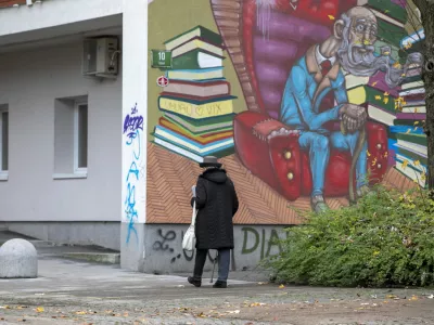 - simbolična fotografija  oskrbovanci - stareji občani  starostniki  upokojenci -- 29.11.2019  Dom upokojencev center Tabor - Poljane v Ljubljani - //FOTO: Matja Rut