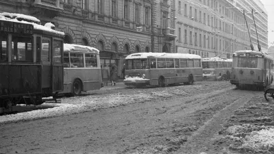 Od 1951 do 1958 so vozili »skupaj« tramvaji, trolejbusi in avtobusi. / Foto: Marjan Ciglič, Hrani Muzej Novejše In Sodobne Zgodovine