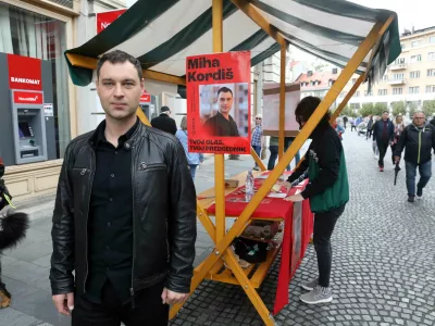 Miha Kordiš je kljub omejitvam znotraj državnega zbora od jeseni samostojno zelo aktiven v zakonodajnih procesih. Pomiritve spora znotraj Levice ob tem ni na vidiku. Foto: Tomaž Skale