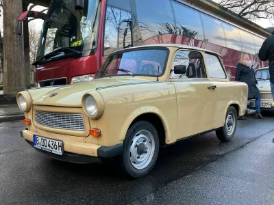 Trabant je v Vzhodni Nemčiji veljal za ljudski avto, različico 601 so izdelali v 2,8 milijona primerkih. Ni bil ravno zmogljiv, prav tako ne pretirano udoben, bil pa je priljubljen. Foto: Matej Štakul