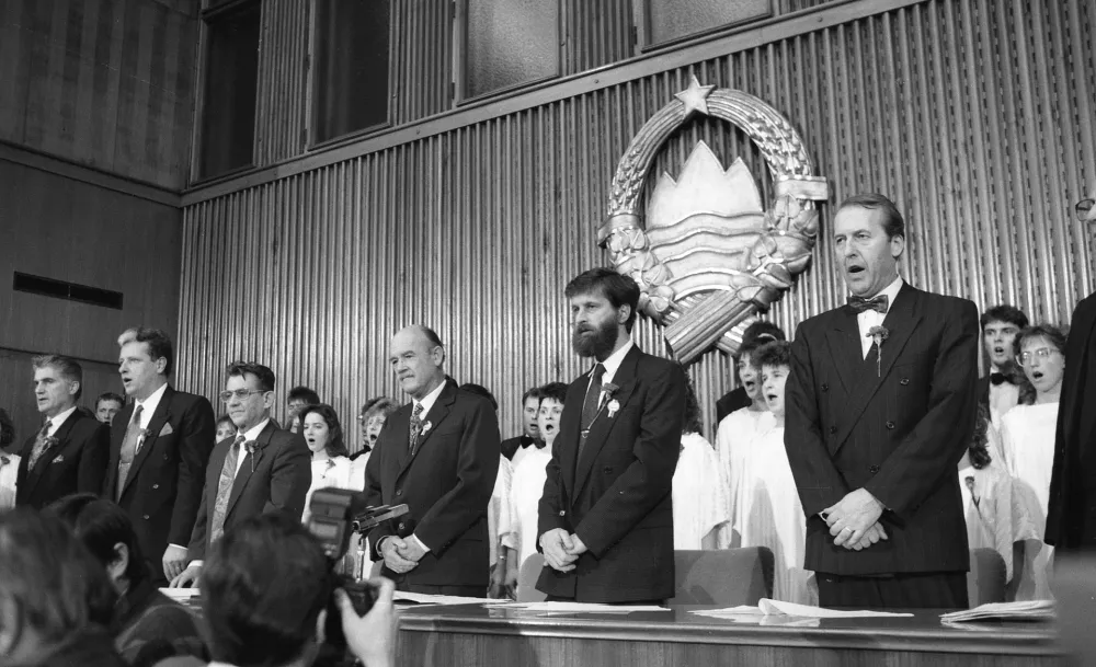  Petje Zdravljice v parlamentu, 26.12. 1990. Foto: Nace Bizilj, MNSZS