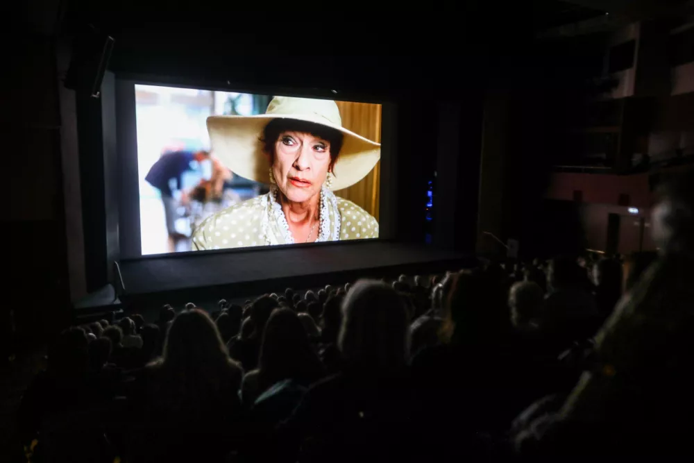 17.12.2024. Repriza premiere filma Babica gre na jug režiserja Vinci Vogue Anžlovarja n vpis v žalno knjigo ob njegovi smrti.//FOTO: Bojan Velikonja