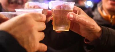 ﻿- Veseli December 2015 - gostinska ponudba -gostinci - kuhano vino - alkoholizem - //FOTO: Bojan Velikonja