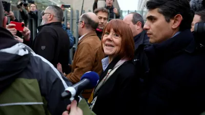 19 December 2024, France, Avignon: Gisele Pelicot (C) arrives with her lawyer Stephane Babonneau (R) at the courthouse in Avignon, where the verdict is expected in the trial against her ex-husband and 50 other defendants accused of drugging her and orchestrating several rapes over almost a decade. Photo: Clement Mahoudeau/AFP/dpa