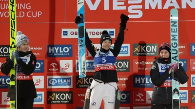 01 January 2025, Bavaria, Oberstdorf: Slovenia's Ski jumper winner Nika Prevc (C) celebrates alongside Norway's second placed Anna Odine Stroem (L) and third placed Eirin Maria Kvandal after the women's large hill 2nd round of the ski jumping Two Nights Tour. Photo: Karl-Josef Hildenbrand/dpa / Foto: Karl-josef Hildenbrand