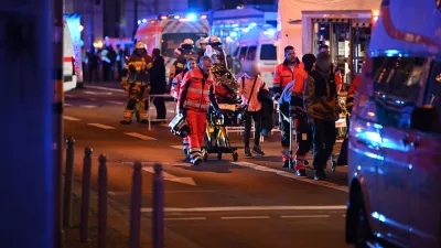 20 December 2024, Saxony-Anhalt, Magdeburg: Emergency services, police and firefighters are on duty to help injured people after a car drove into the Christmas market in Magdeburg. Photo: Heiko Rebsch/dpa - ATTENTION: individual(s) has/have been pixelated for legal reasons