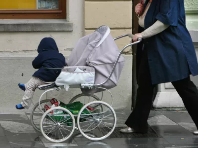 Čeprav so v Ljubljani in njeni okolici nekateri pediatri na papirju še prosti, so starši dojenčkov v praksi zelo pogosto zavrnjeni. Minuli teden sprejeta interventna zakonodaja oskrbe otrok brez zdravnika ne ureja. Foto: Tomaž Skale 