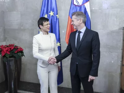 - 23.12.2024 - Predsednik vlade dr. Robert Golob se je srečal z evropsko komisarko za širitev Marta Kos, ki je prišla na prvi uradni obisk v Slovenijo//FOTO: Jaka Gasar