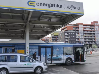 ﻿naselje Celovški dvori - Energetika Ljubljana- 12.03.2018 – LPP -Ljubljanski potniški center – garaža – mestni avtobusi zaradi hrupa motijo okoliško prebivalstvo //FOTO: Jaka Gasar