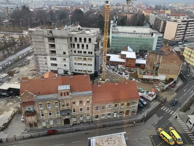 Zaradi samovolje Tomaža Pliberška je zamuda pri izvedbi projekta presegla 13 mesecev. GH Holding mesečno zaračunava 90.000 evrov zaradi zaustavitve gradnje. Foto: Sašo Bizjak, Večer