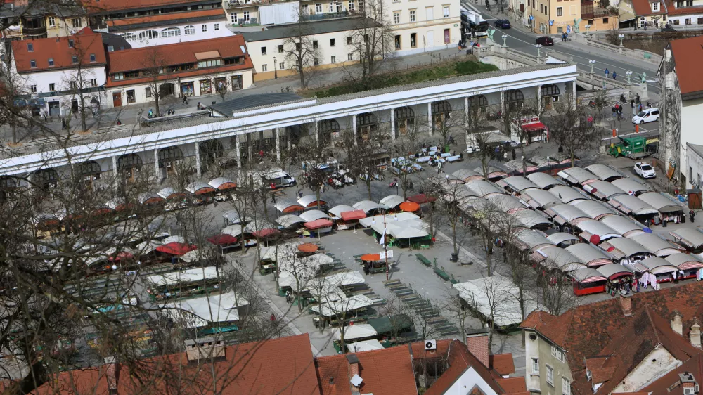 ﻿- 10.03.2016 - panoramski posnetek - panorama Ljubljana - ljubljanska tržnica//FOTO: Tomaž Skale 