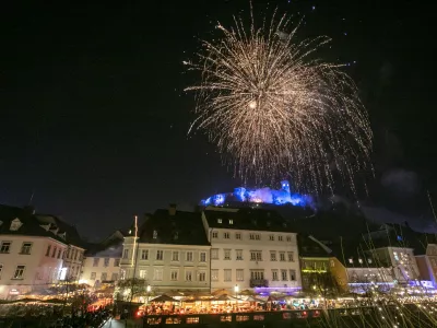 Že nekaj let se pred silvestrovim vsakič znova pojavi vprašanje, kaj bo Mestna občina Ljubljana storila glede ognjemeta, ki bo v prestolnici tudi letos. Foto: Matjaž Rušt 