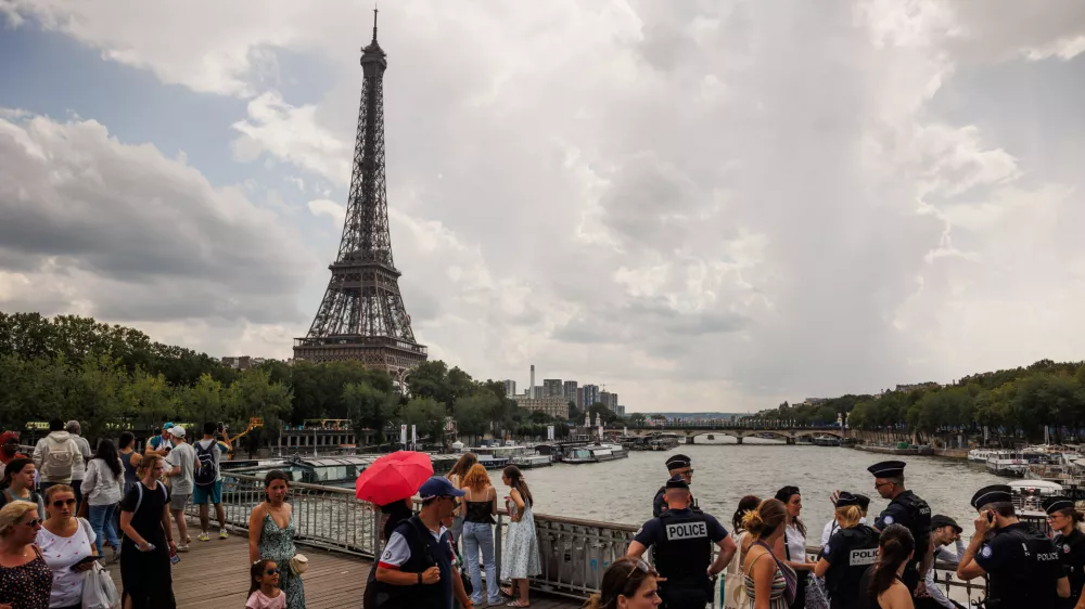 Francija, Pariz.Poletne olimpijske igre 2024 v Parizu.Eifflov stolp z mostu Passerelle Debilly.