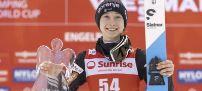 Nika Prevc from Slovenia celebrates winning the women's Ski Jumping World Cup event at the Gross-Titlis Schanze, in Engelberg, Switzerland, Saturday, Dec. 21, 2024. (Philipp Schmidli/Keystone via AP) / Foto: Philipp Schmidli