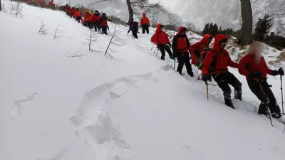 Kamnisko-Savinjske Alpe, Kotliska grapa.Resevalna akcija Gorske resevalne Zveze Slovenije dveh madzarskih planincev.Foto: Gorska resevalna zveza Slovenije