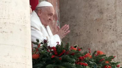 25 December 2024, Vatican: Pope Francis from the central loggia imparts the solemn blessing Urbi et Orbi to the faithful and pilgrims gathered in St. Peter's Square on the occasion of Christmas and the opening of the Holy Door for the Jubilee 2025. Photo: Marco Iacobucci / Ipa-Agency.Net/LiveMedia/IPA/dpa