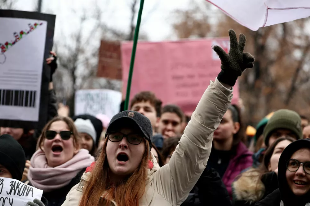 Students gather to deliver 1000 identical letters of complaint to chief state prosecutor Zagorka Dolovac to protest the slow investigation of a train station roof collapse last month in Novi Sad in which 15 people died, in Belgrade, Serbia, December 25, 2024. REUTERS/Zorana Jevtic