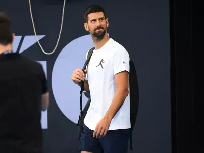 28 December 2024, Australia, Brisbane: Serbian tennis player Novak Djokovic arrives to a practice session prior to the Brisbane International at Queensland Tennis Centre in Brisbane. Photo: Jono Searle/AAP/dpa